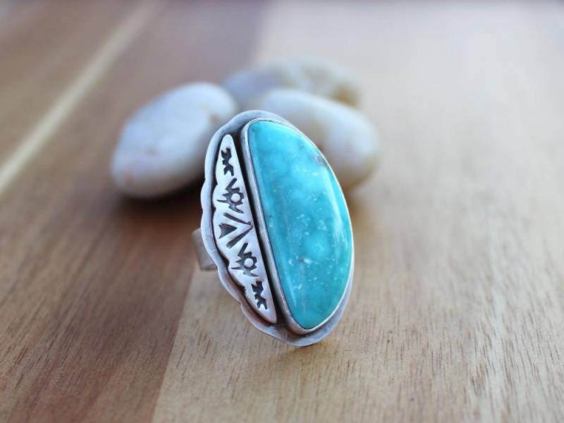 Kingman Türkis Gestempelt Silber Statement Ring Ooak von RiverAndBirchJewelry