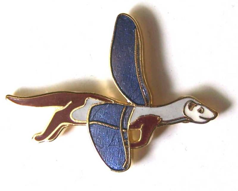 Cloisonné - Flattern Ferret Mit Blue Wings Polig Limitierte Sammler Reversstift von Rivercoon