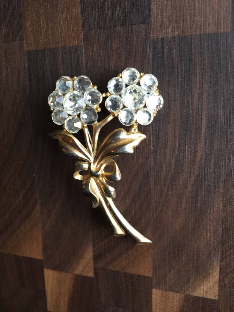 Vintage Gold Jeweled Blume Blumenstrauß Brosche von RiversideReserve
