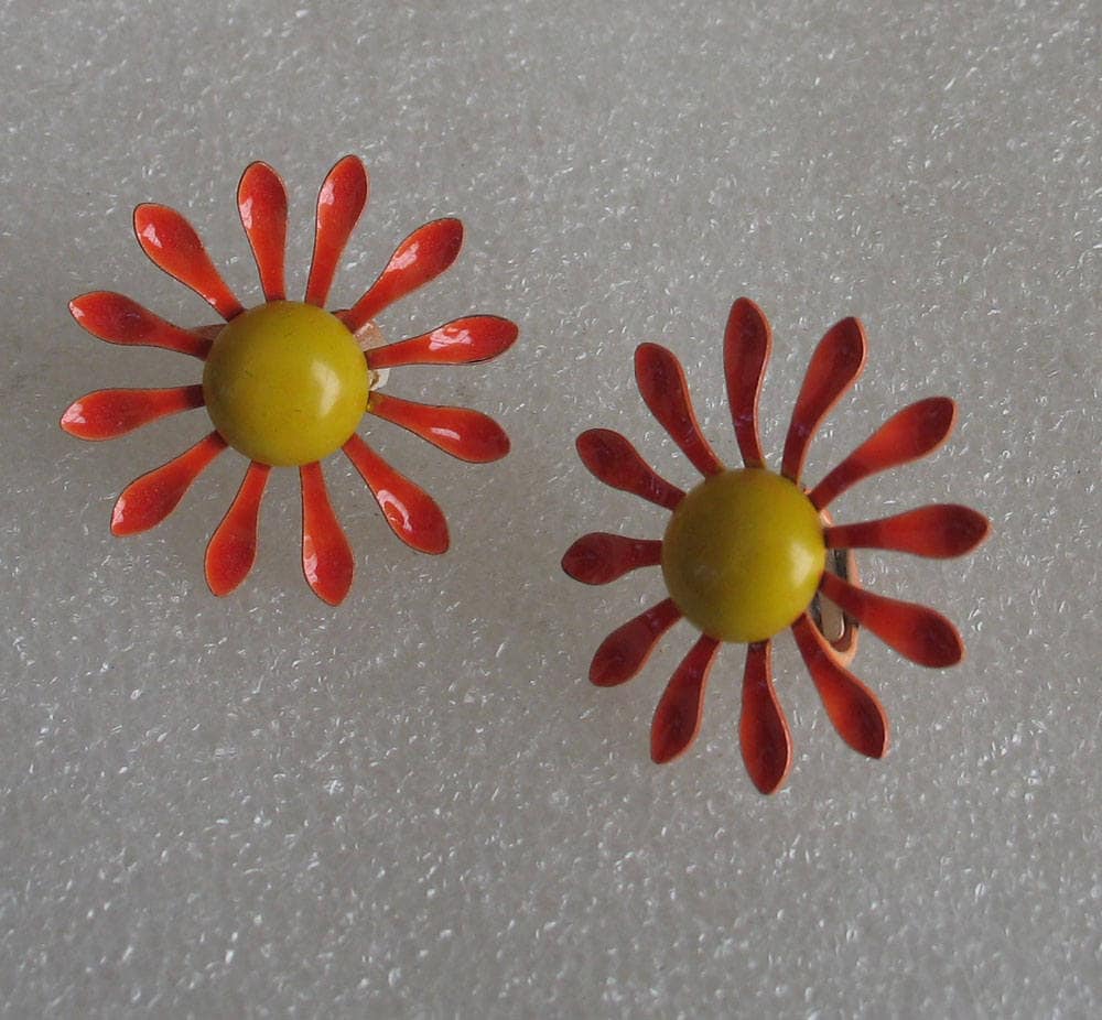 Sale Flower Power Orange Und Gelb Mod Gänseblümchen Ohrclips 35 Mm Sale Flower Power Orange Und Gelb Mod Gänseblümchen Ohrclips 35 Mm von Riveting