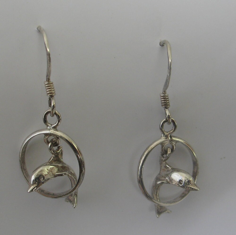 Sale Vintage Springende Delfin Ohrringe 35 Mm von Riveting