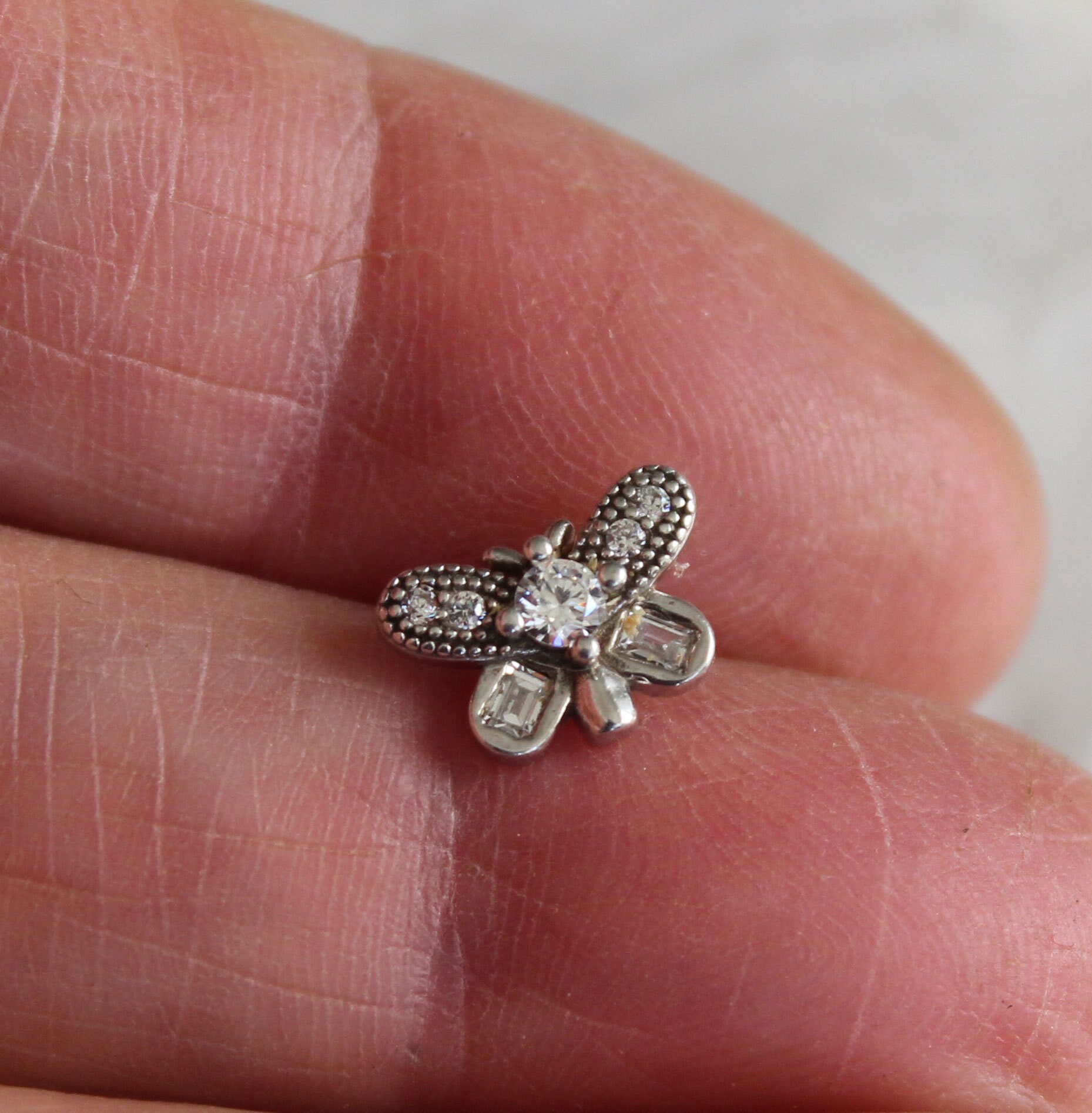 Verkauf Winzigen 9mm Cz Schmetterling Sterling Post Einzelnen Ohrring Verkauf Winzigen 9mm Cz Schmetterling Sterling Post Einzelnen Ohrring von Riveting