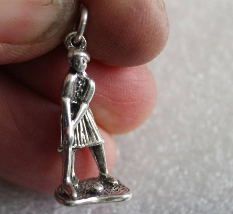 Vintage Sterling Silber Frau Golfer Charme 1 1/8" Vintage Sterling Silber Frau Golfer Charme 1 1/8" von Riveting