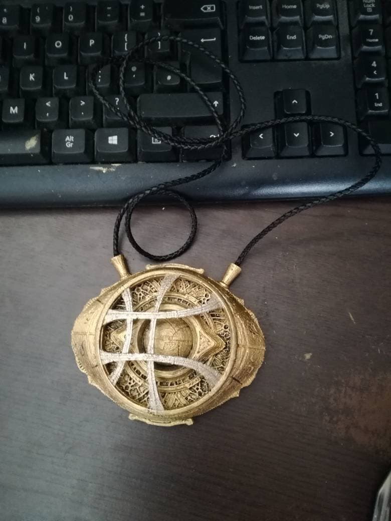 Doctor Strange Eye Of Agamotto Replik von RixelPropStudios