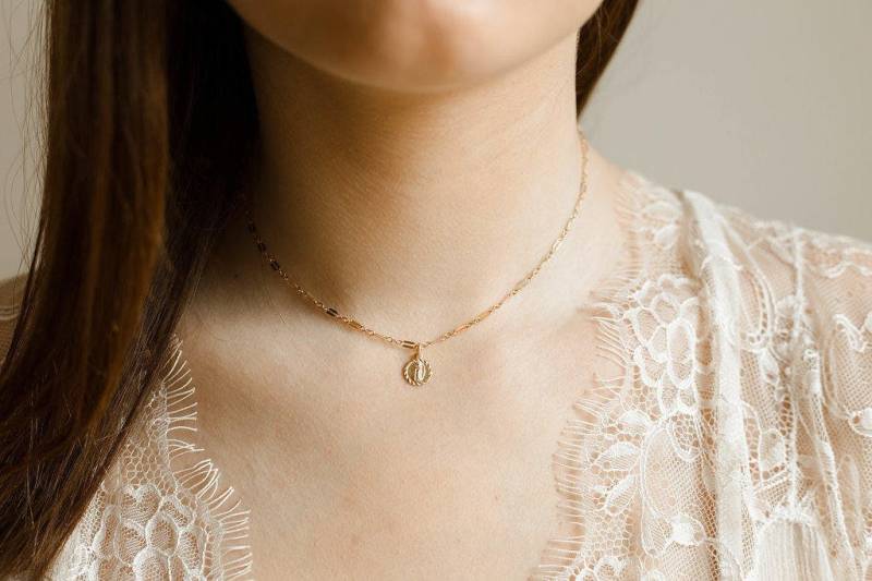 14K Gold Gefüllte Jungfrau Maria Halskette Zierlicher Guadalupe Halsreif 14K Gold Gefüllte Jungfrau Maria Halskette Zierlicher Guadalupe Halsreif von RixenJewelry
