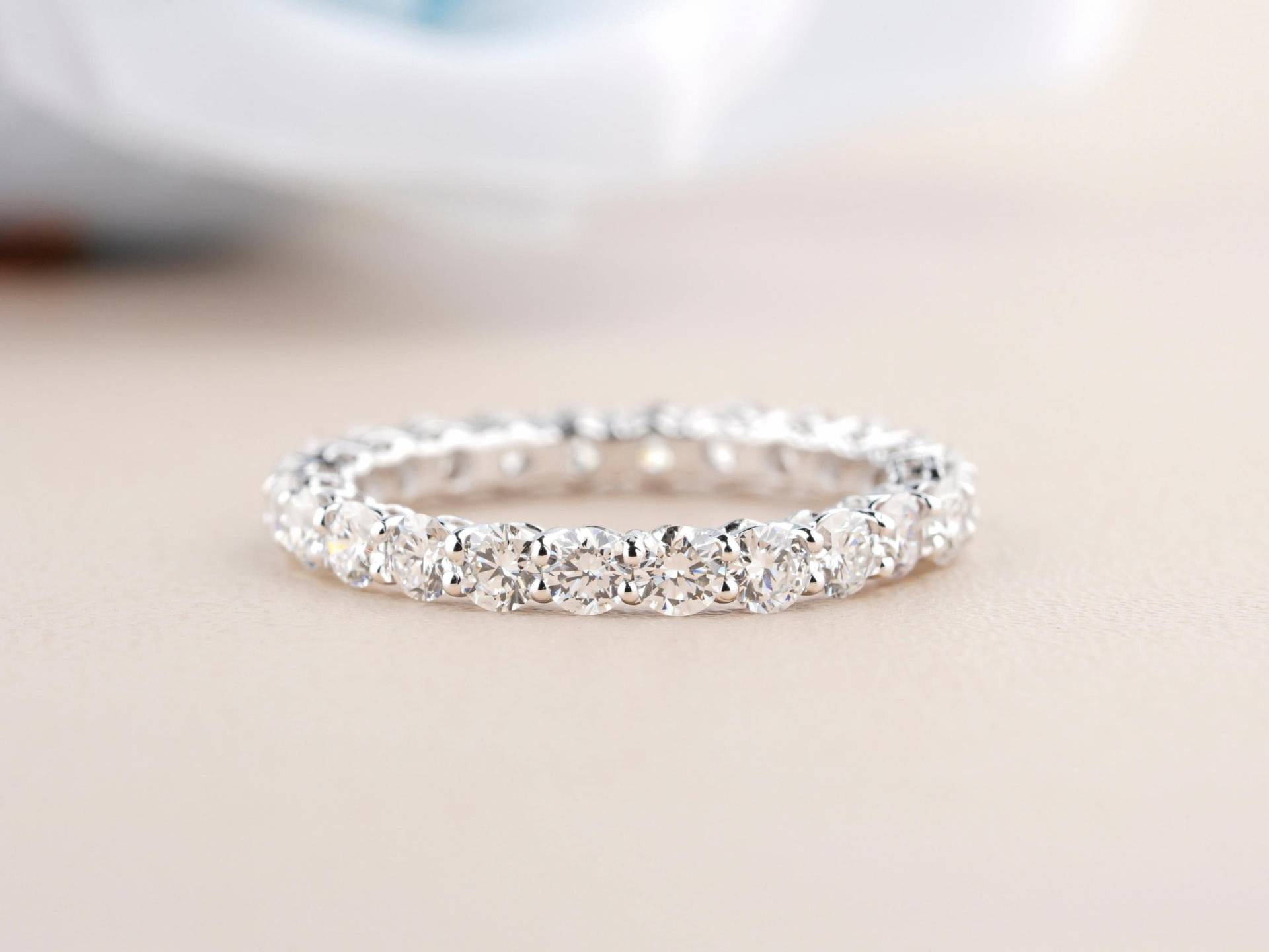 14K Weißgold 2 Ct Rundschliff Diamant Ehering, Eternity Band, Stack Ring Für Frauen, Valentinstag Geschenk, Hochzeitstag von RjGemsJewels