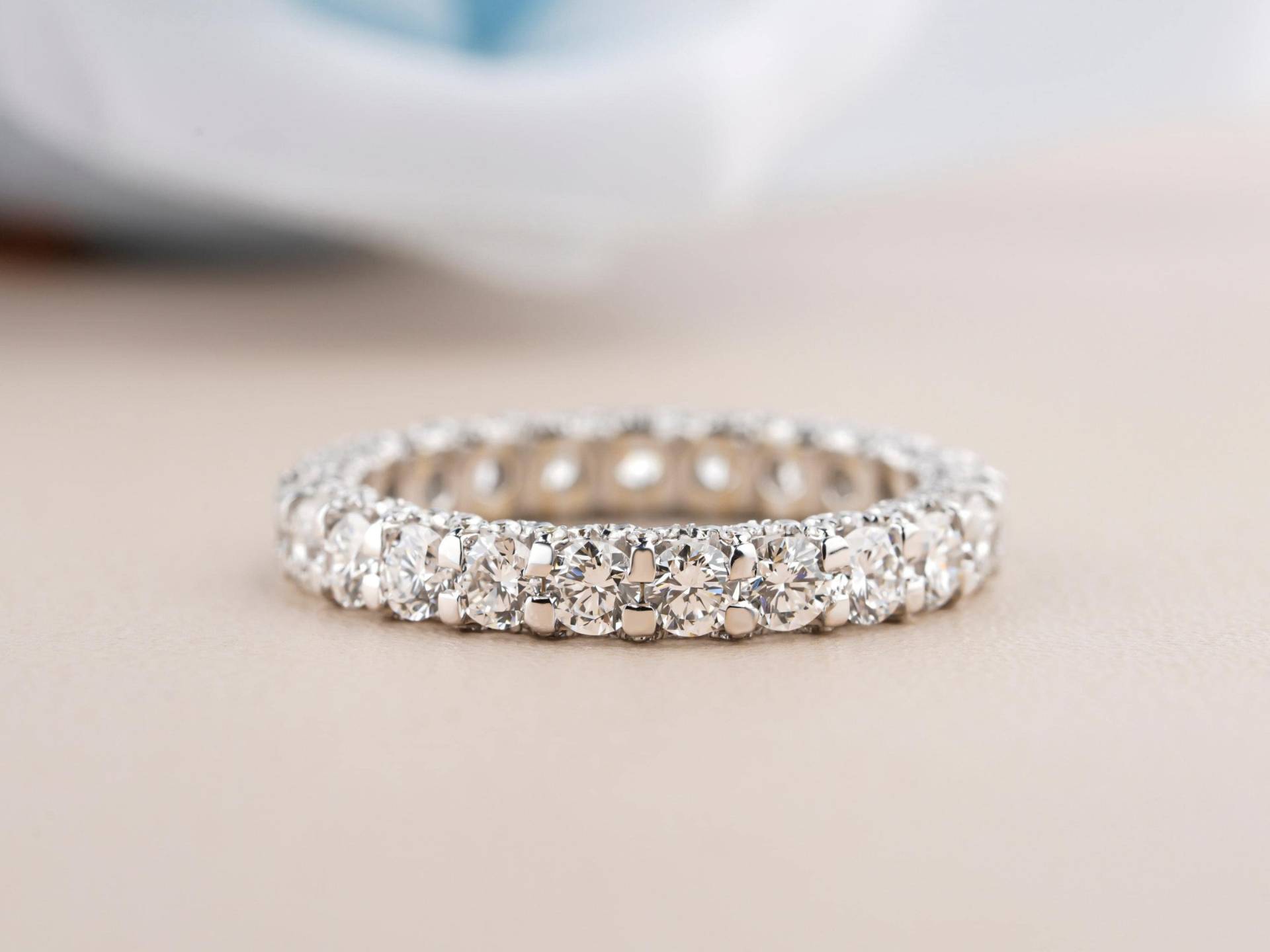 14K Weißgold 3 Karat Rundschliff Diamant Ehering, Eternity Band, Stack Ring Für Frauen, Valentinstag Geschenk, Hochzeitstag von RjGemsJewels