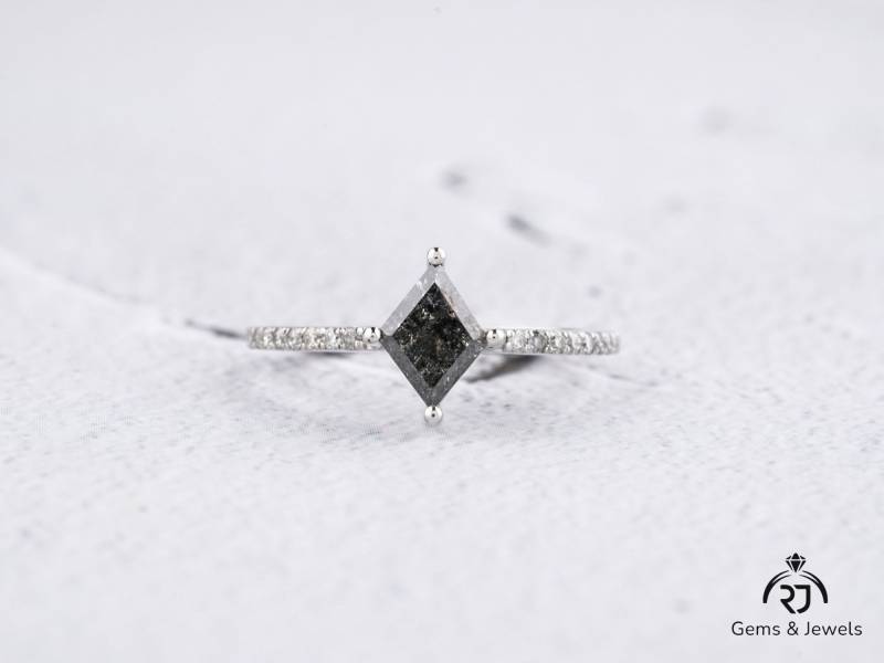 Salz Und Pfeffer Braut Set| Drachen Form Ring Set | Handgefertigtes Diamant Vintage Rosegold Ehering Schwarzes Moissanite Hochzeit von RjGemsJewels