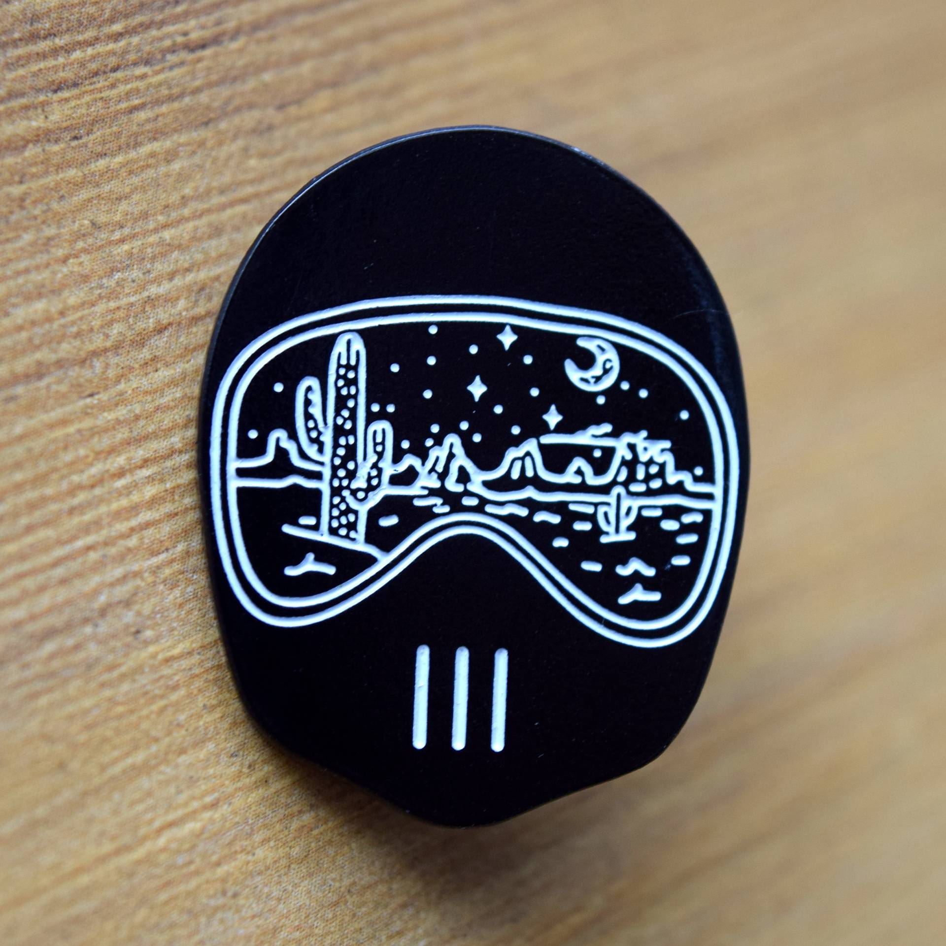 Motorradfahrer Geschenkidee Soft Emaille Motorrad Helm Pin Motorradfahrer Geschenkidee Soft Emaille Motorrad Helm Pin von Roammercantile
