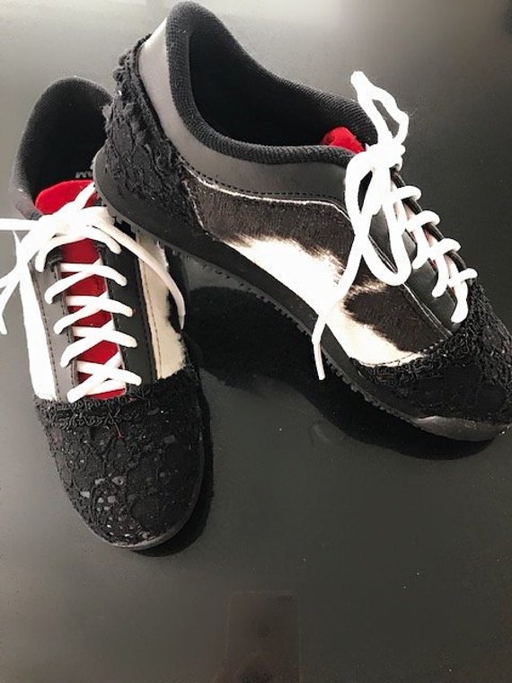 Individuelle Schuhe, Spitze Und Kuh Print Schuhe von RobbyLondonSneakers