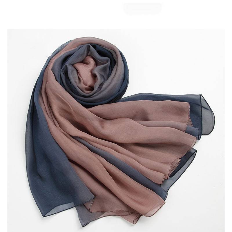 Blau Und Dunkel Rosa Farbverlauf Seide Chiffon Schal - Blau As S-11 von RobePlus