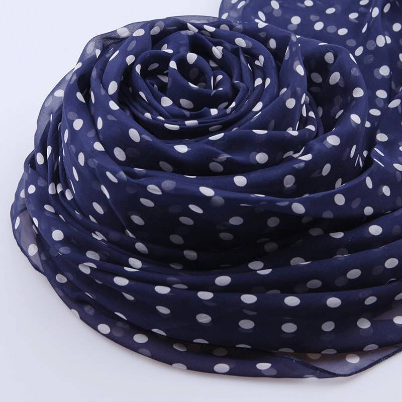Blaue Seide Schal Mit Weißen Punkt Druck - Polka Dot Gedruckt Blau Und Weiß As S-8 von RobePlus