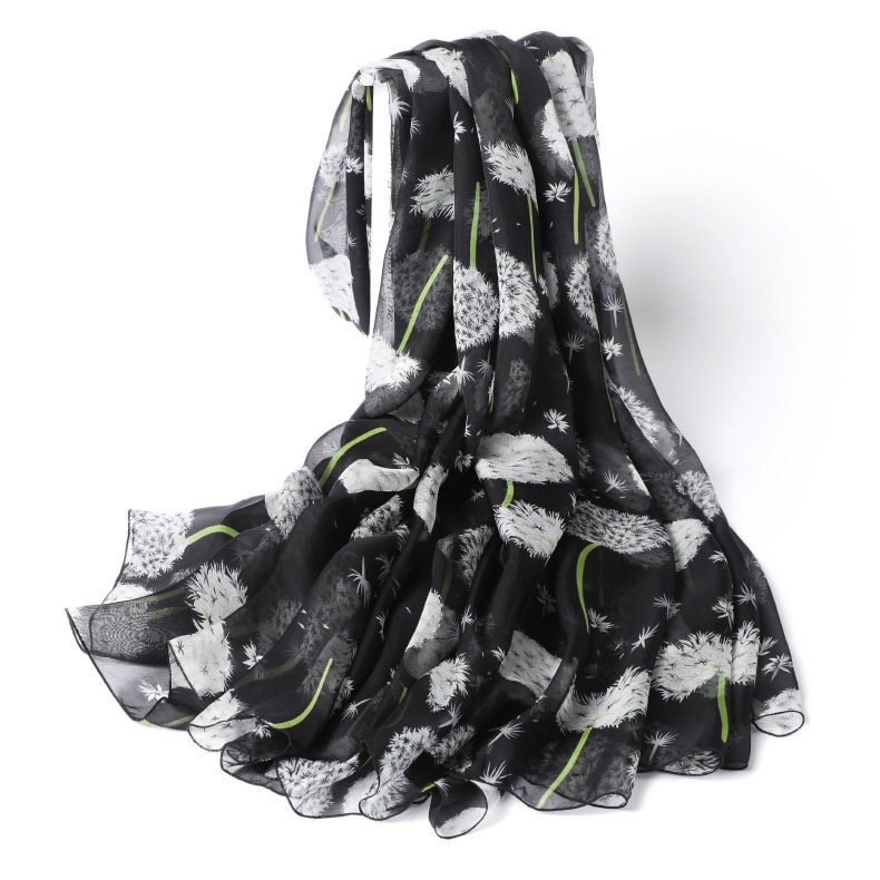 Schwarze Floral Seide Schal Mit Löwenzahn Print - Schwarz Gedruckt Und Weiß von RobePlus