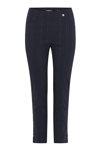Robell Style BELLA09 – 7/8 Damenhose, Sommerhose mit Seersucker Struktur, Gerade geschnittenes Bein mit Gesässtaschen Farbe Marine Größe 48 Robell Style BELLA09 – 7/8 Damenhose, Sommerhose mit Seersucker Struktur, Gerade geschnittenes Bein mit Gesässtaschen Farbe Marine Größe 48 von Robell