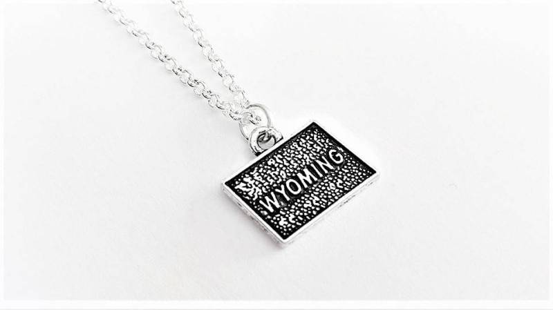 Kleine Wyoming Halskette, Silber State Schmuck, Landkarte Anhänger, Home Schmuck Personalisiertes Geschenk Für Sie Umriss von RobertaValle