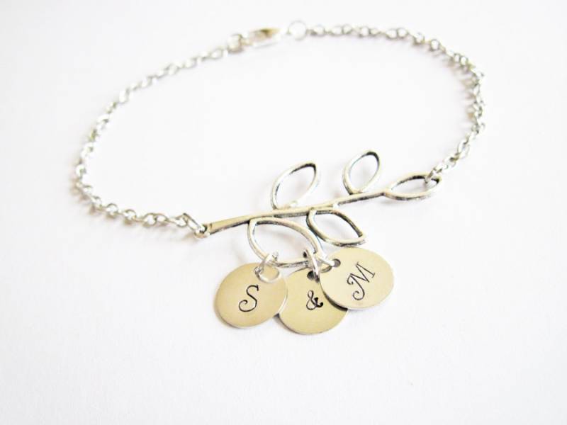Personalisiertes Initialen Armband Mit Zwei Und Ampersand, Mutter Armband, Ast Initial Mama Scheiben 2 Personalisiertes Initialen Armband Mit Zwei Und Ampersand, Mutter Armband, Ast Initial Mama Scheiben 2 von RobertaValle