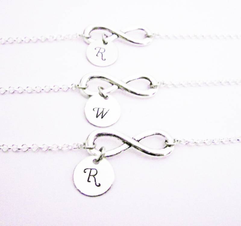 Set Von Drei Schwestern Armbänder, Mutter & Zwei Töchter Personalisierte Infinity Armbänder 3, Buchstaben, Monogramm, Mama, Benutzerdefinierte von RobertaValle