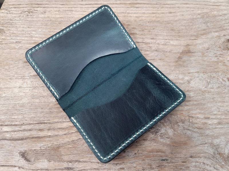 Grünes Leder Visitenkarten Brieftasche Personalisierte Schlanke Brieftasche von RobertiLeather