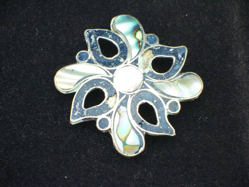 Vintage Taxco Sterling Silber Paisely Muster Abalone Brosche Anstecknadel Vintage Taxco Sterling Silber Paisely Muster Abalone Brosche Anstecknadel von RobertsXclusiveGifts