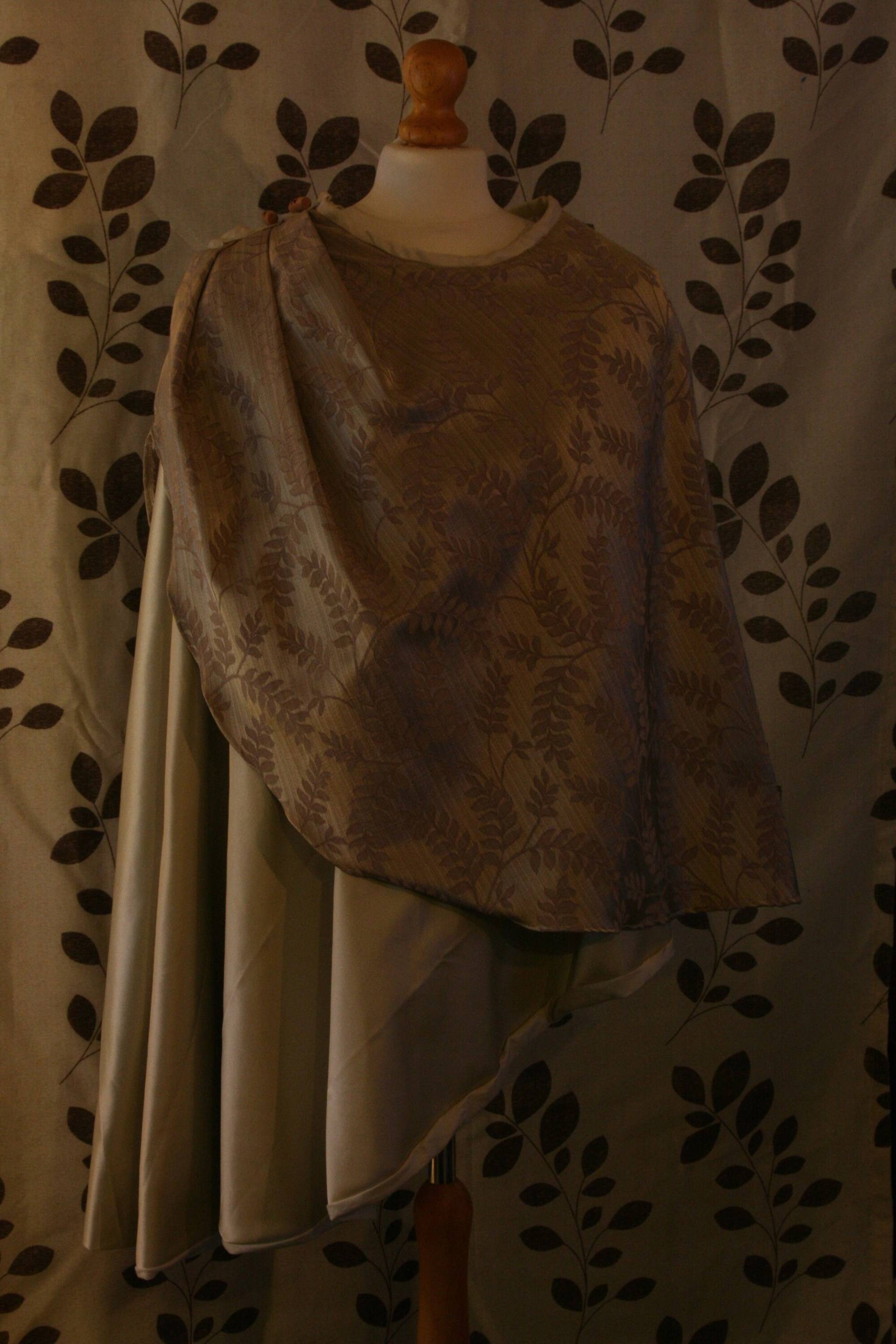 Ausgefallene Poncho/Cape von RobesAndRaiment