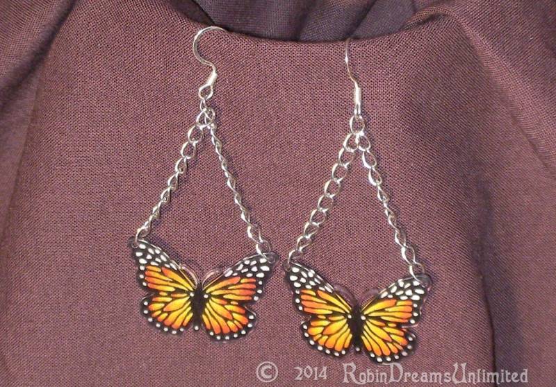 Helle Monarchfalter Auf Dink Ohrringe von RobinDreamsUnlimited