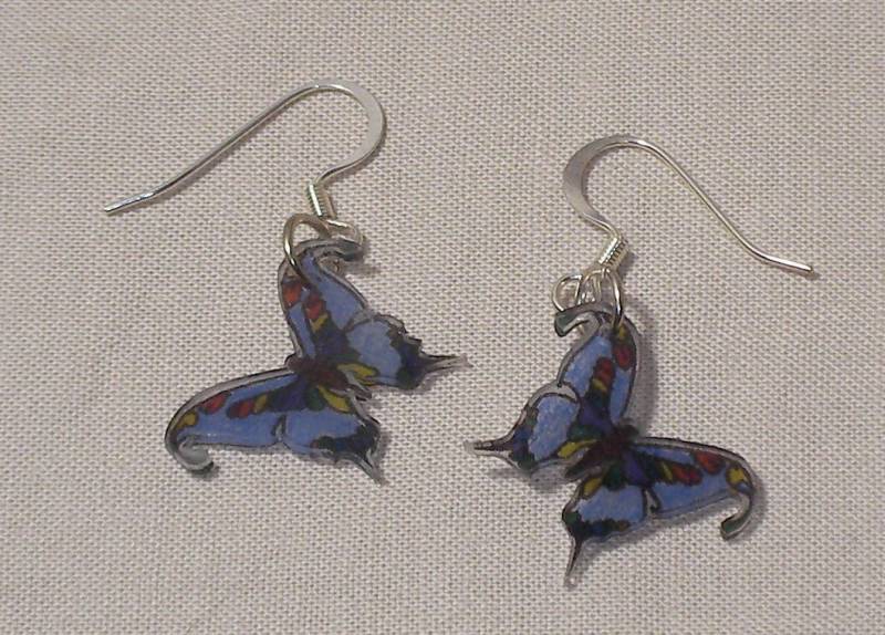 Leichte Blaue Regenbogen Schmetterling Auf Dink Ohrringe von RobinDreamsUnlimited