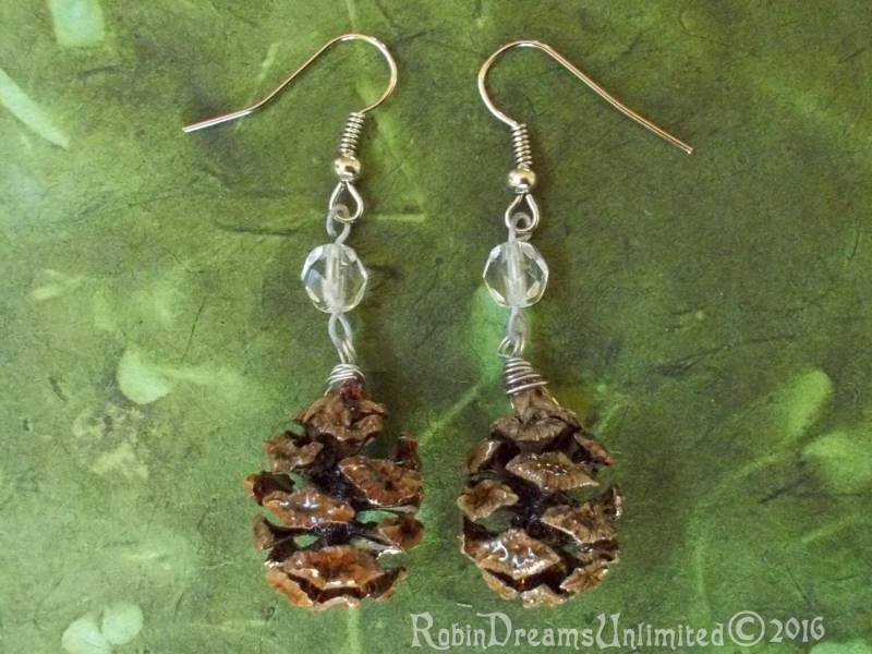 Rotholz Tannenzapfen Mit Kristallohrringe #35 von RobinDreamsUnlimited