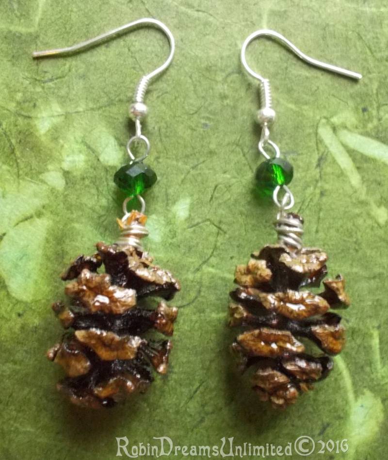 Rotholz Tannenzapfen Mit Smaragd Kristallohrringe #65-15 von RobinDreamsUnlimited