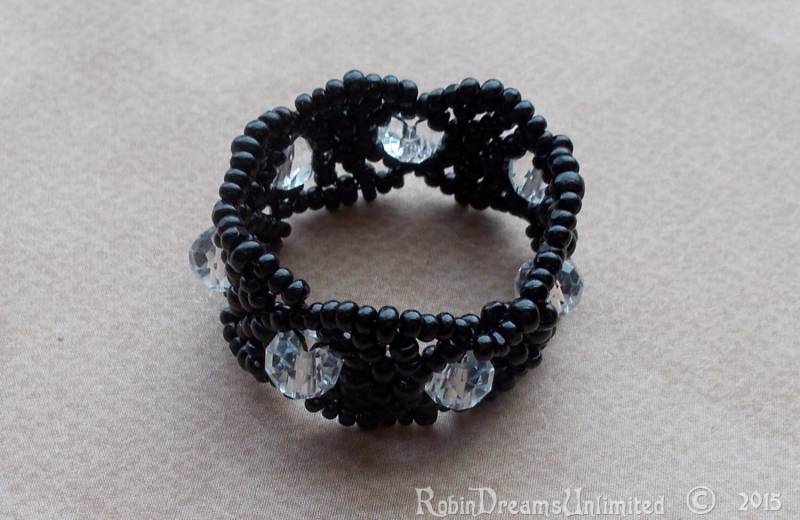 Schwarz Mit Klarer Kristall Perle Weben Ring Größe 9, 5 von RobinDreamsUnlimited