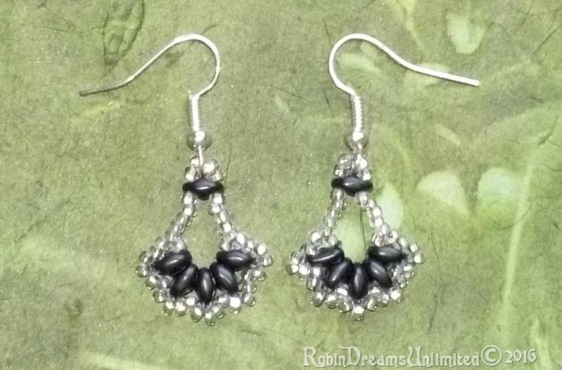 Schwarz Und Silber Samen Fan Ohrringe von RobinDreamsUnlimited