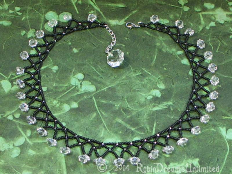 Schwarzen Rocailles Perlen Und Kristall-Netting Stich Einstellbare Halskette von RobinDreamsUnlimited