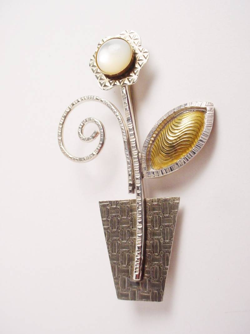 Perlmutt-Blumen-Pin Sterling Silber, Messingblatt, Nickel-Pflanzer von RobinSchechtelDesign