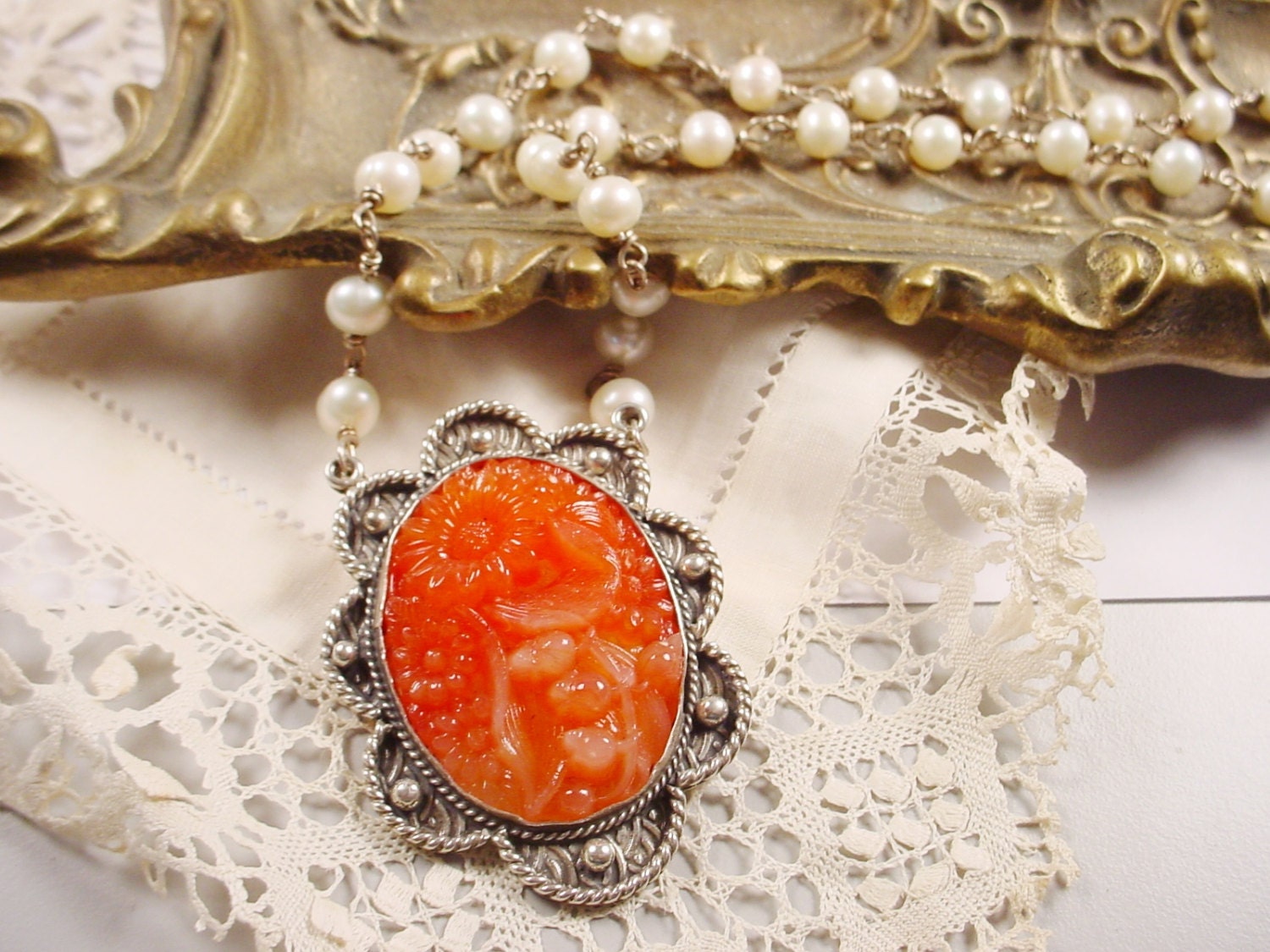 Vintage Karneol Glas Blumen Halskette Sterling Silber, Echte Perle Boho Stil von RobinSchechtelDesign