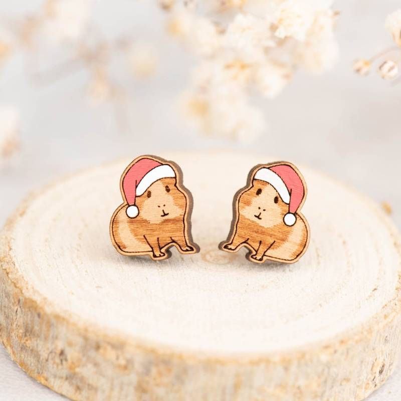 Handbemalte Meerschweinchen Mit Weihnachtsmütze Weihnachtsohrringe Damen Mädchen Ohrstecker Ohrringe Aus Holz von RobinValleyUK