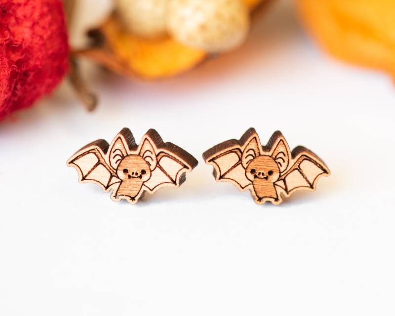 Handgefertigte Holzohrringe Vampir Fledermaus Ohrringe Halloween Kostüm Schmuck Von Robinvalley Studio von RobinValleyUK