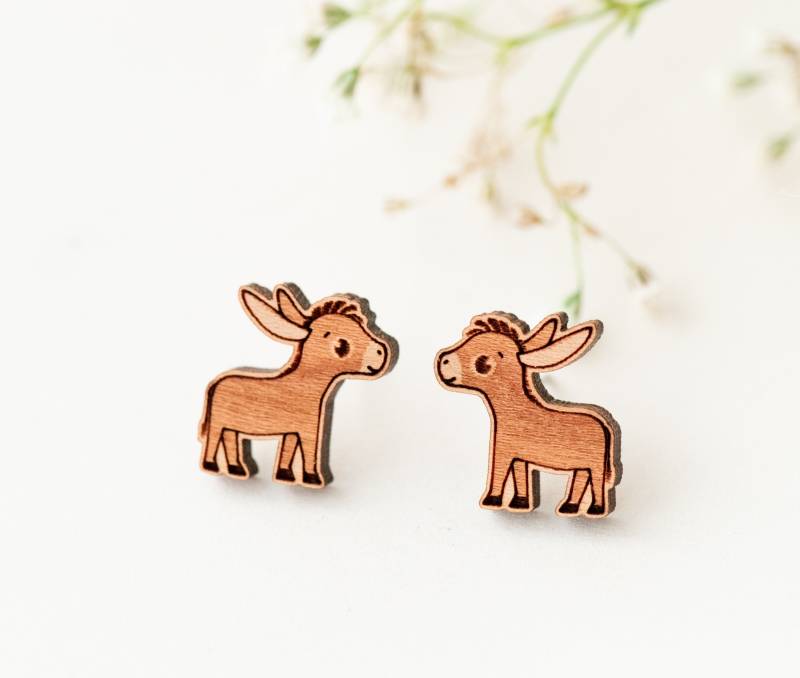 Handgemachte Hölzerne Niedliche Baby Esel Ohrringe, Bauernhof Tier Liebhaber Geschenk Frauen Mädchen Ohrstecker, Holzohrringe von RobinValleyUK
