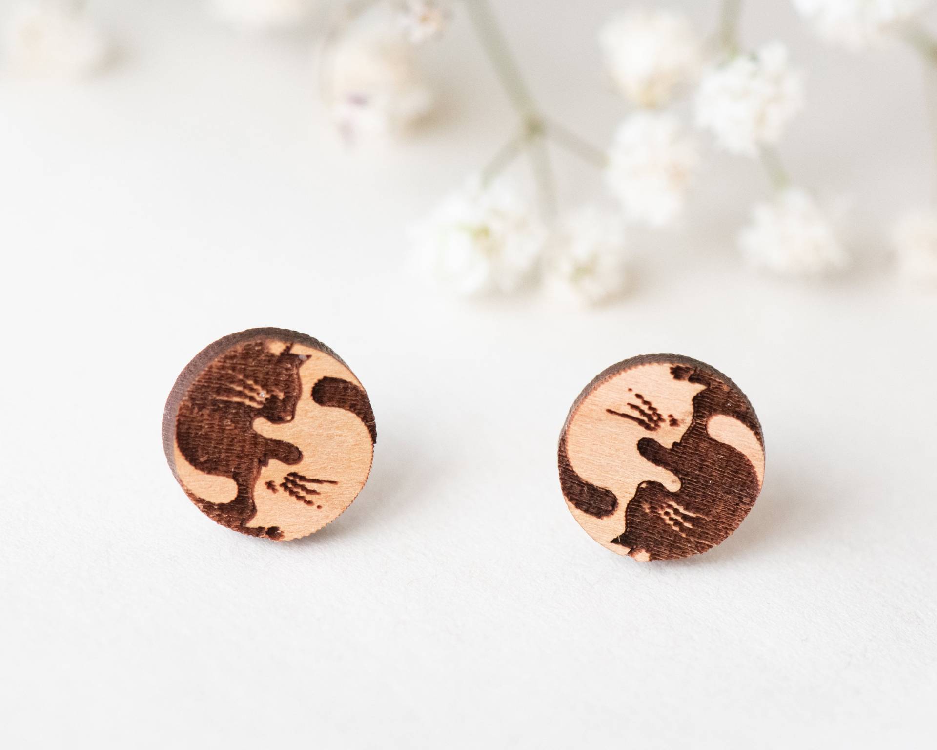 Handgemachte Hölzerne Yin Yang Katze Damen Herren Ohrstecker von RobinValleyUK