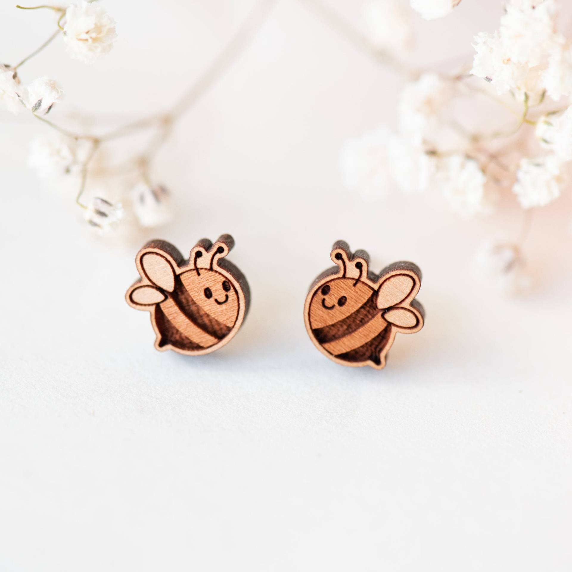 Handgemachte Super Süße Biene Ohrringe Insekten Holzohrringe Damen Mädchen Ohrstecker Geschenk Von Robinvalley Studio Handgemachte Super Süße Biene Ohrringe Insekten Holzohrringe Damen Mädchen Ohrstecker Geschenk Von Robinvalley Studio von RobinValleyUK
