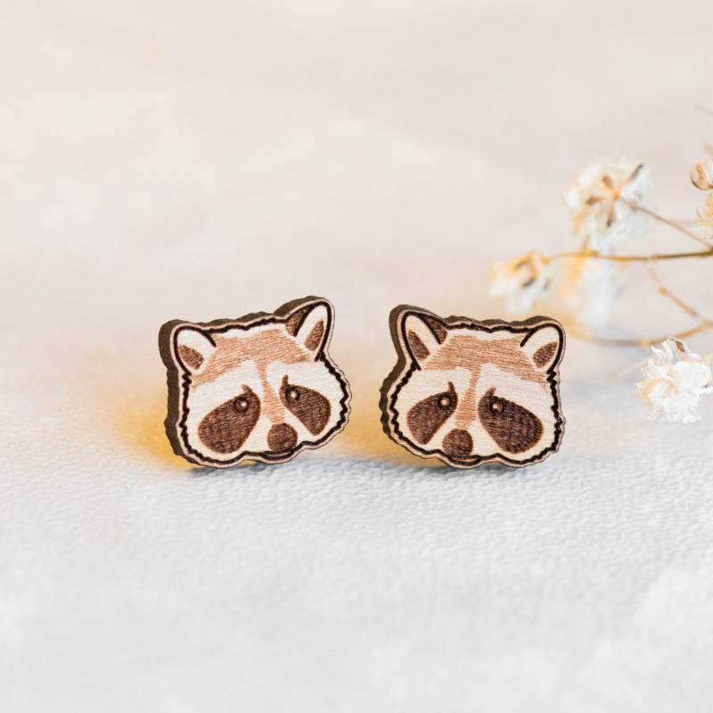 Handgemachte Woode Ohrringe Waschbär Damen Herren Ohrstecker Von Robin Valley Studio von RobinValleyUK