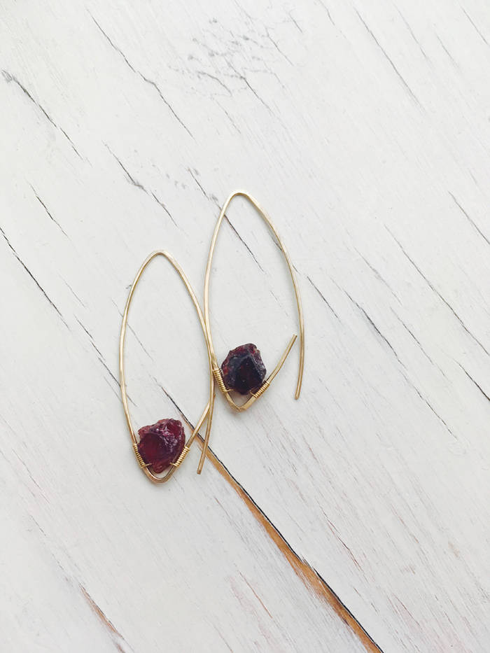 Granat Endlos Hoop Roher Ohrring Edelstein Schmuck von RobinWoodard