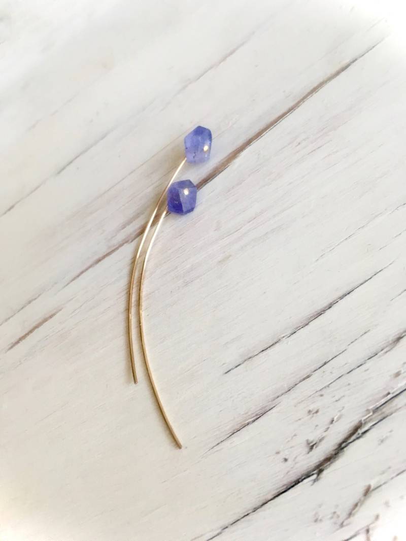Tansanit Bogen Ohrringe 14K Gold Filled Moderner Schmuck von RobinWoodard