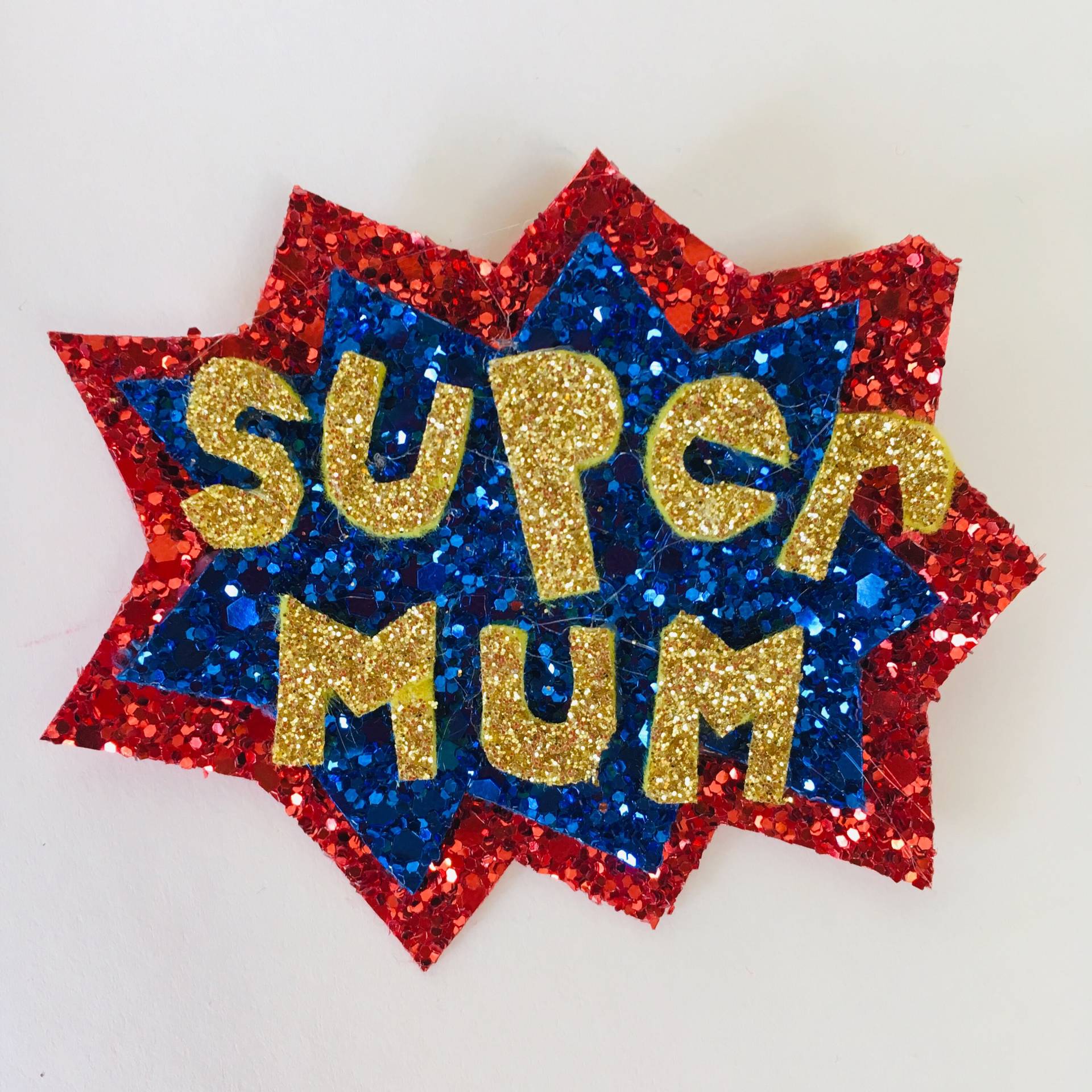 Muttertag Pin Anstecker, Super Mum Pin von RobinsBobbinsGifts