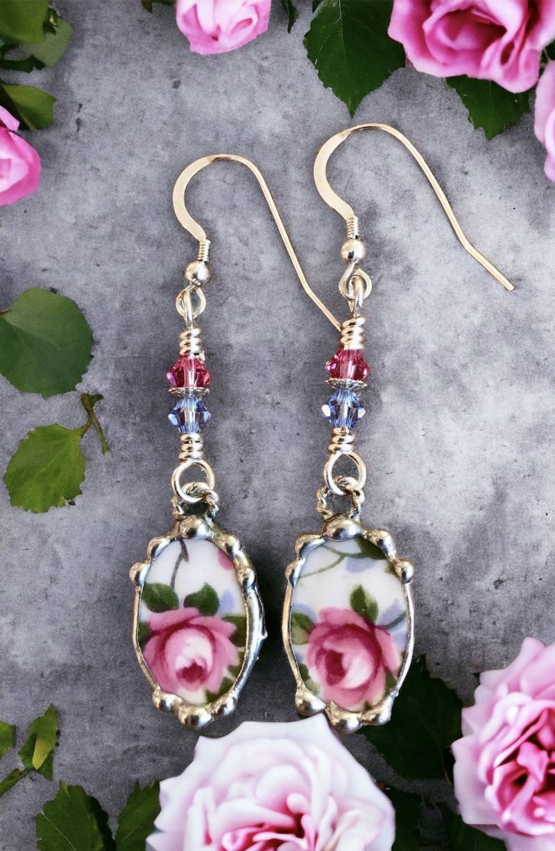 Gebrochenes Porzellan Schmuck, Gebrochene Ohrringe, Blaue Und Rosa Rose, Oval Links, Sterling Silber Ohrdrähte, Gelötete Baumeln Ohrringe Gebrochenes Porzellan Schmuck, Gebrochene Ohrringe, Blaue Und Rosa Rose, Oval Links, Sterling Silber Ohrdrähte, Gelötete Baumeln Ohrringe von Robinsnestcreation1