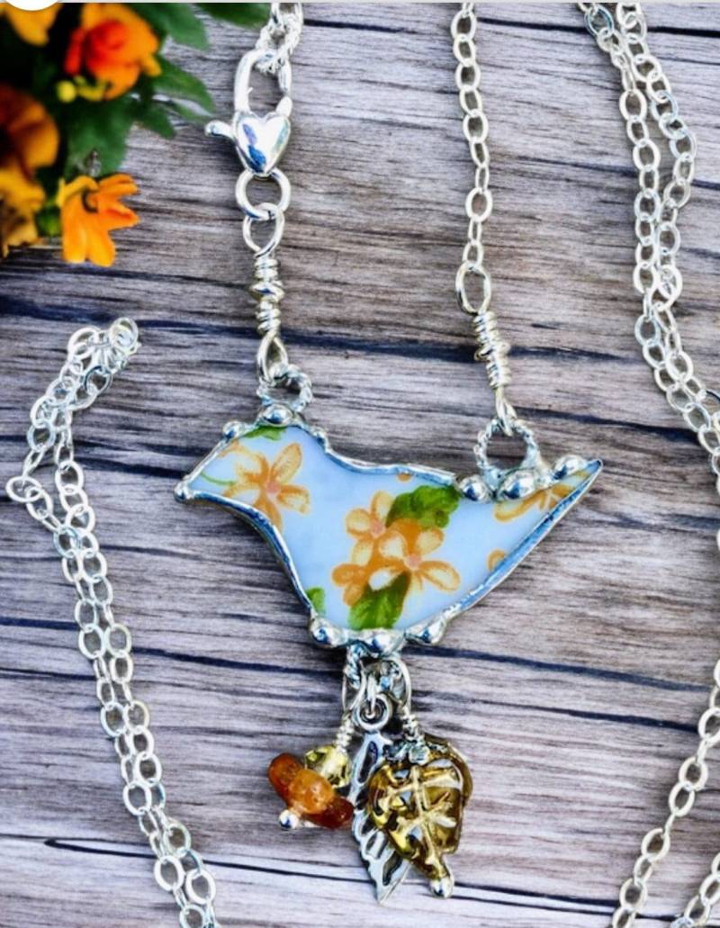 Halskette, Broken China Schmuck, Vogel Gelbe Veilchen, Herbst Gelöteter Schmuck Halskette, Broken China Schmuck, Vogel Gelbe Veilchen, Herbst Gelöteter Schmuck von Robinsnestcreation1