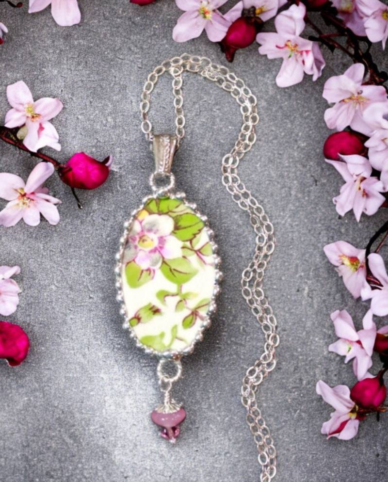 Halskette, Gebrochener Porzellan Schmuck, Gebrochene Rosa Blumen Porzellan, Sterling Silber Zubehör, Gelötet Glasperle Halskette, Gebrochener Porzellan Schmuck, Gebrochene Rosa Blumen Porzellan, Sterling Silber Zubehör, Gelötet Glasperle von Robinsnestcreation1