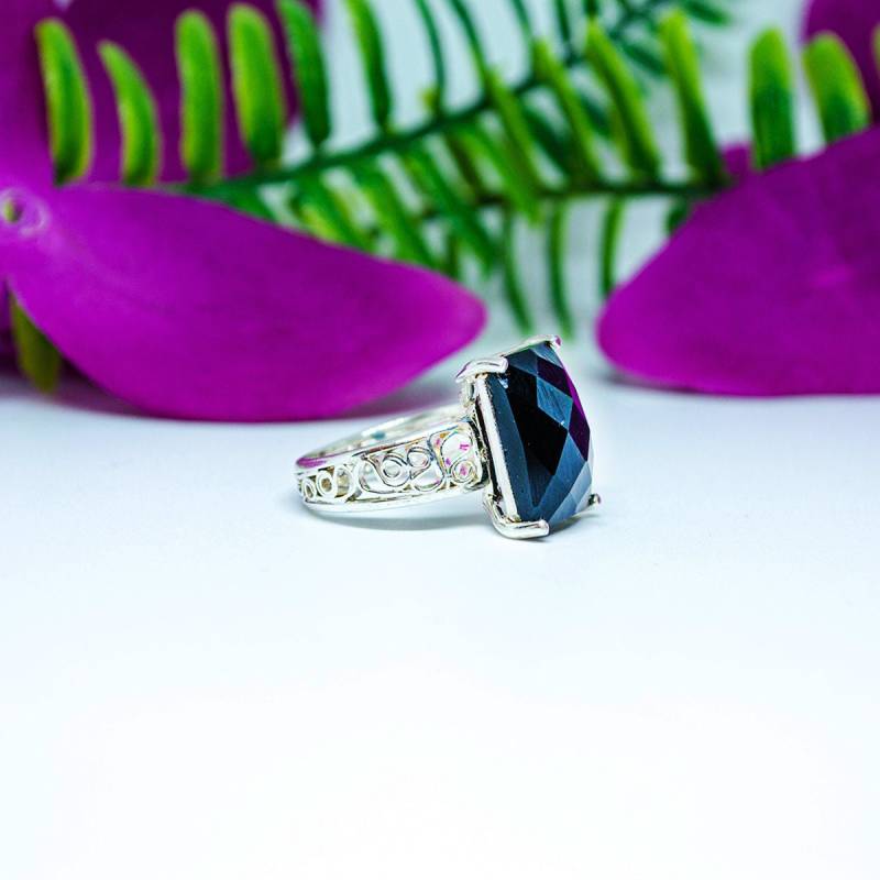 Obsidian Ring Aus 925Er Silber - Filigranes Band Mit Natürlichem Facettierten Schwarzen Edelstein von RoblesJoyeros
