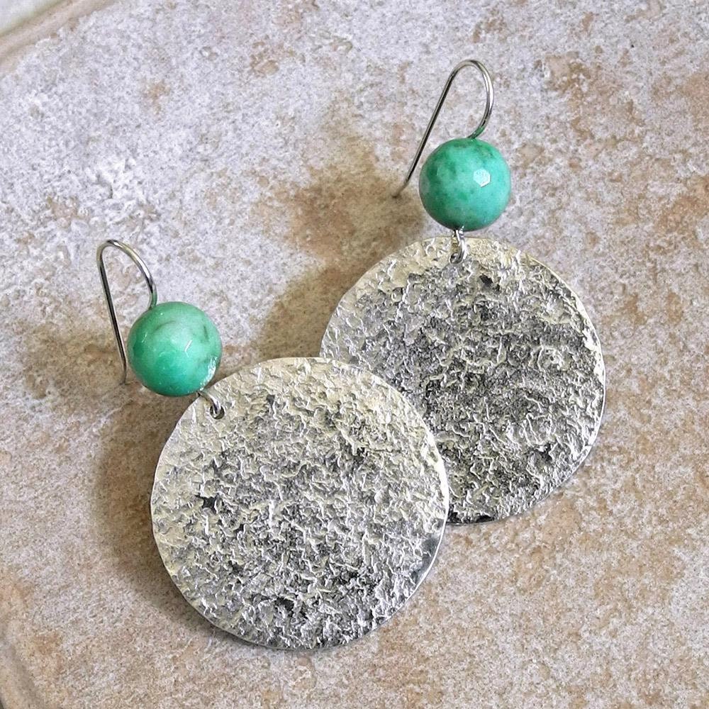 Große Gehämmerte Sterling Silber Ohrringe Mit Chrysopras - Strukturierte Scheiben Roca Jewelry Designs Große Gehämmerte Sterling Silber Ohrringe Mit Chrysopras - Strukturierte Scheiben Roca Jewelry Designs von RocaJewelryDesigns