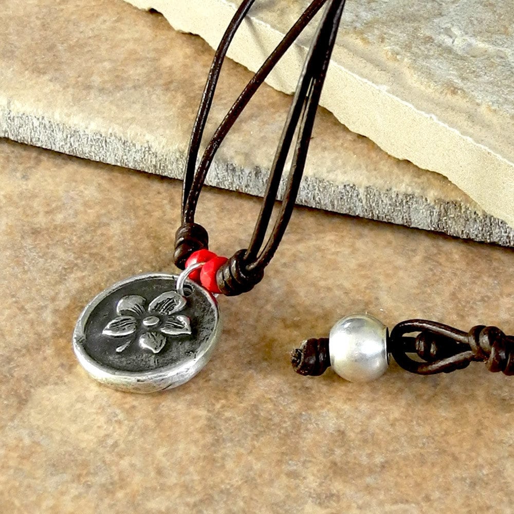 Lederband Halskette Mit Sterling Silber Violett Anhänger Und Facettierter Koralle - Wachs Siegel Stempel Schmuck Blumen Roca Designs Lederband Halskette Mit Sterling Silber Violett Anhänger Und Facettierter Koralle - Wachs Siegel Stempel Schmuck Blumen Roca Designs von RocaJewelryDesigns