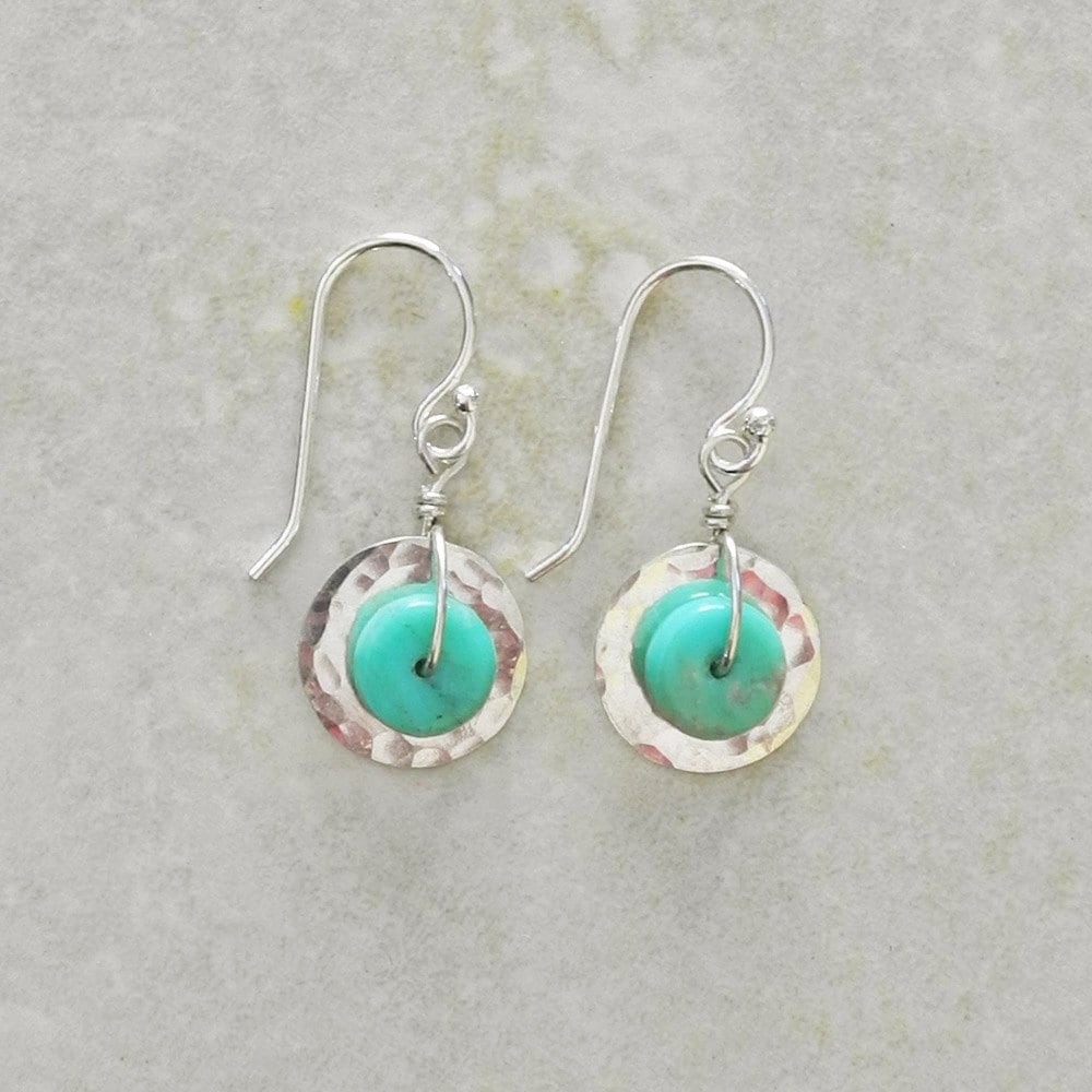 Winzige Sterling Silber Scheiben Ohrringe Mit Türkis - Und Gehämmerte Roca Schmuck Designs Winzige Sterling Silber Scheiben Ohrringe Mit Türkis - Und Gehämmerte Roca Schmuck Designs von RocaJewelryDesigns