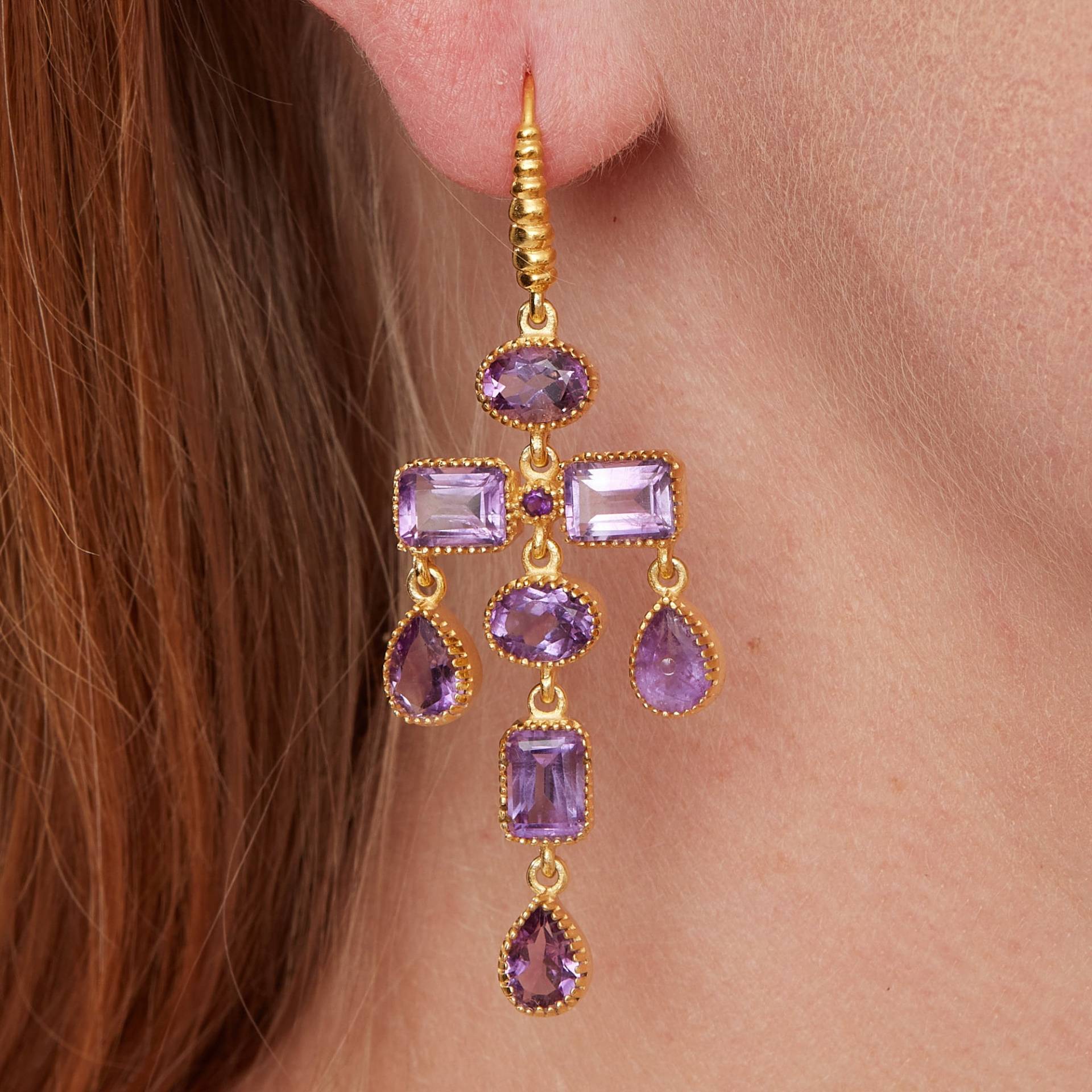 Amethyst Multi-Förmige Vergoldete Kronleuchter Ohrringe, Februar Birthstone Schmuck, Lila Statement Party Tropfen Ohrringe von Rochejewels